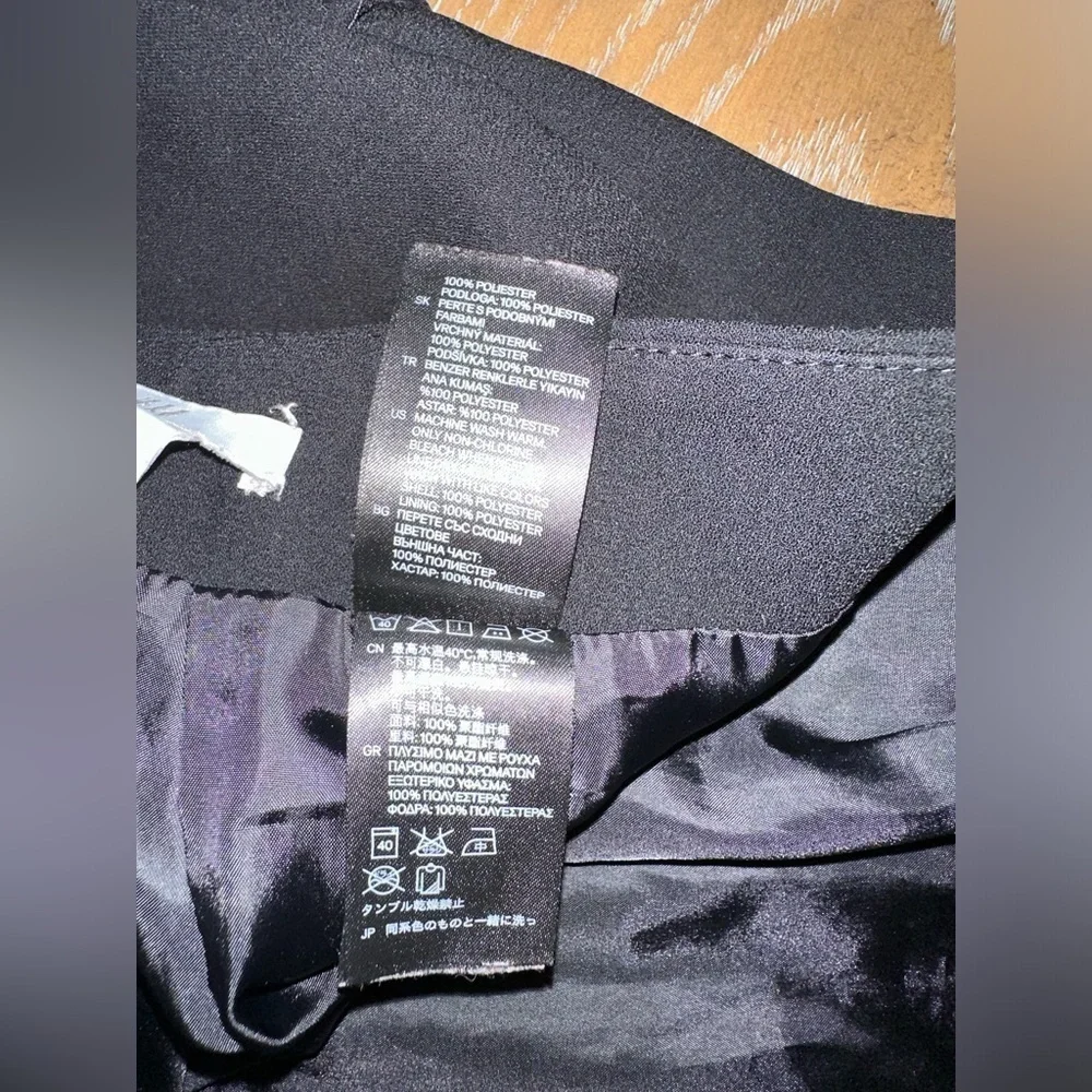 H&M Short Black Polyester Skirt - Size 12
